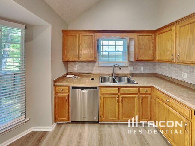 Foto del edificio - 109 Peak Hill Cir