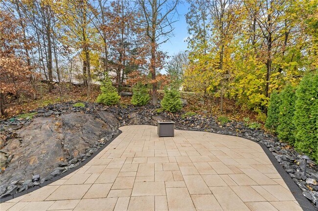 Foto del edificio - 4 Juniper Ln