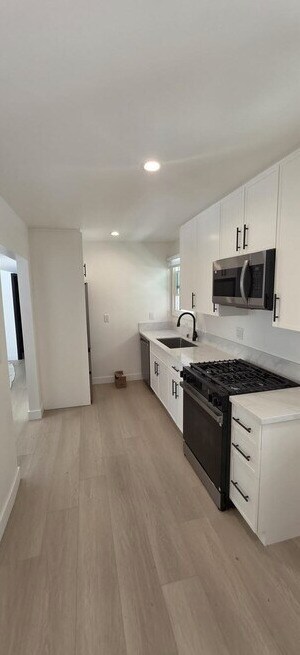 Foto del edificio - 537-545 S Catalina St