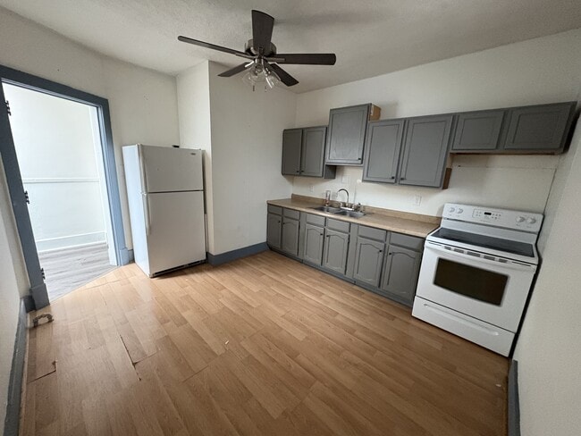 Building Photo - 208 N Maple St