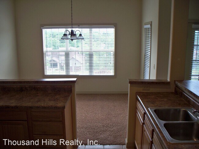 Building Photo - 2 br, 2 bath House - 27 Bunker Lane #2