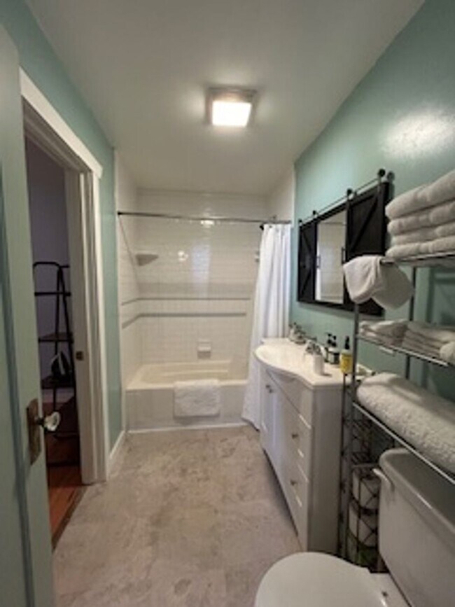 Foto del edificio - 1 Bed, 1 Bath + Office | Guerneville (Rio ...