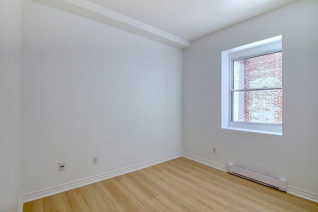 Building Photo - 3421 Rue Durocher