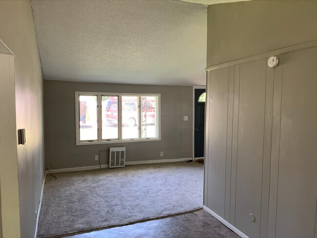 Sala de estar 2 - 3406 S Overman Ave