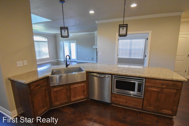 Foto del edificio - 4 br, 2.5 bath House - 537 N Salem Rd