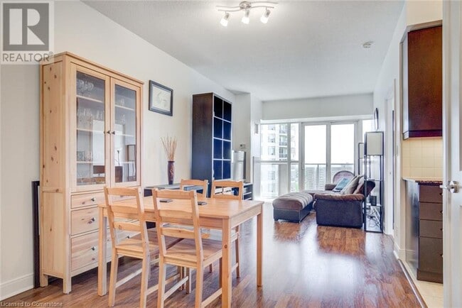 Building Photo - 60 Absolute Ave
