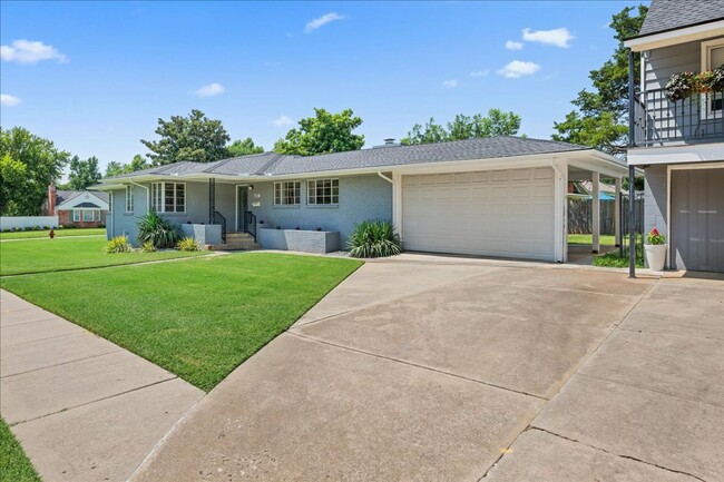 Building Photo - Modern-Charm in Edmond's "Village"!