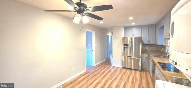 Building Photo - 125 Oakview Dr SE