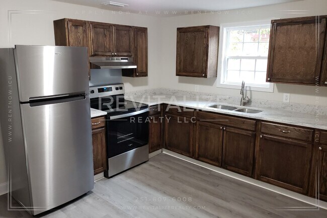 Foto del edificio - Beautiful Renovated 4 Bedroom/2 Bathroom H...