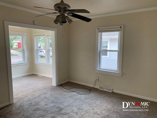 Building Photo - 4+ Bedroom, 2 Bath House By Augustana and USF