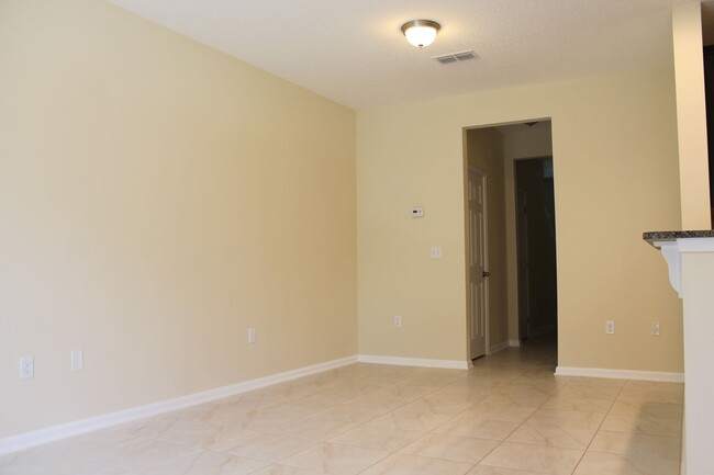 Foto del edificio - What A Deal! 2-bedroom 2.5 bath Townhome i...