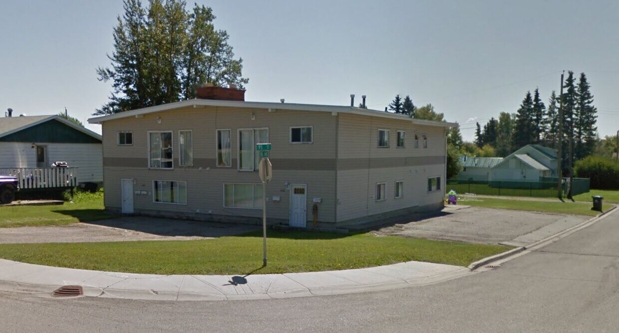 Primary Photo - 9429-9496 96 Ave