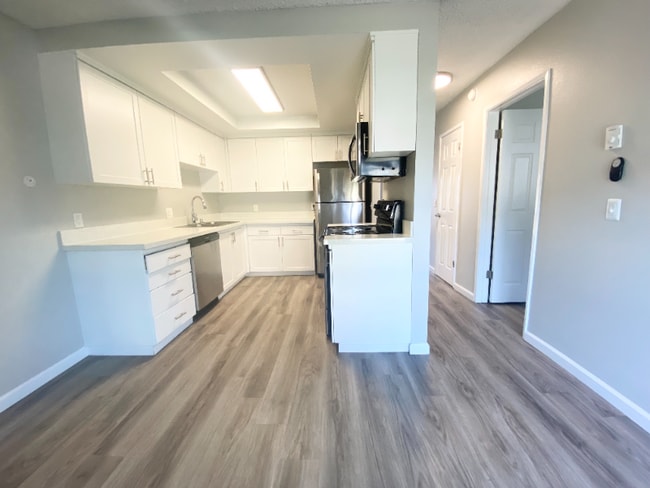 Foto del edificio - 5810 Amaya Dr