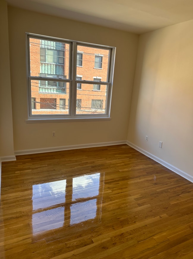 Building Photo - 208 Grand St