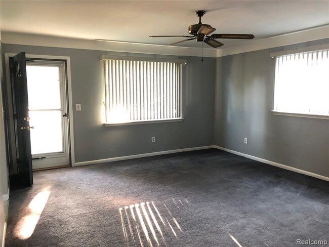 Building Photo - 4827 Clippert St