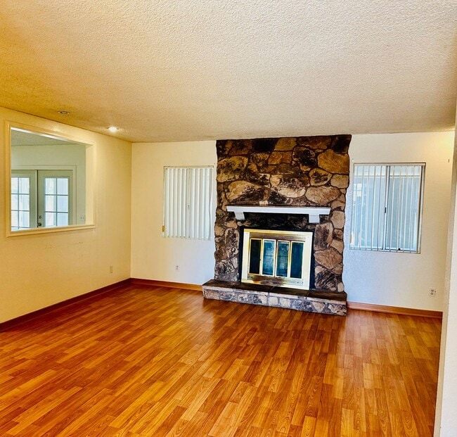 Building Photo - 7578 Paisley Ave