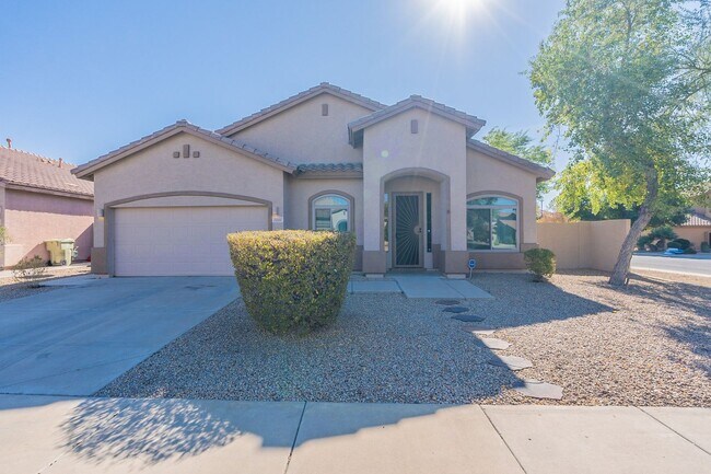 Building Photo - 4-Bedroom Pool Home Minutes from Arrowhead Shopping & Dining