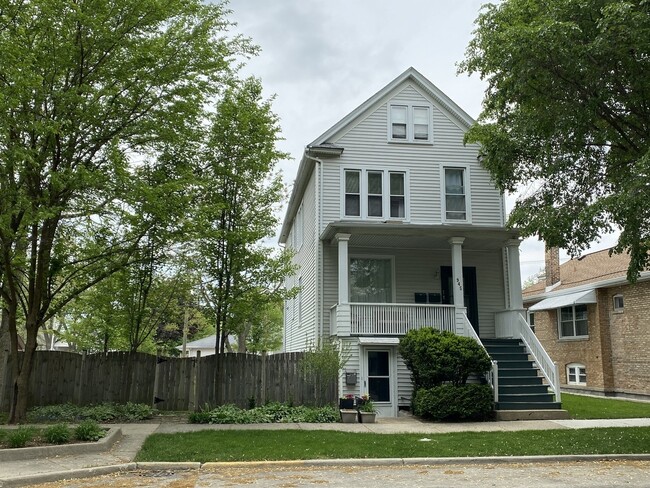 Building Photo - 945 Circle Ave