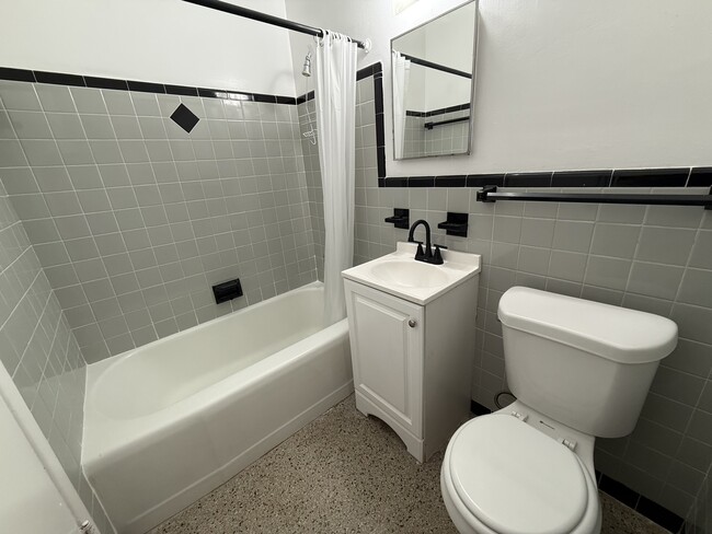Bathroom - 515 N 24th Ave