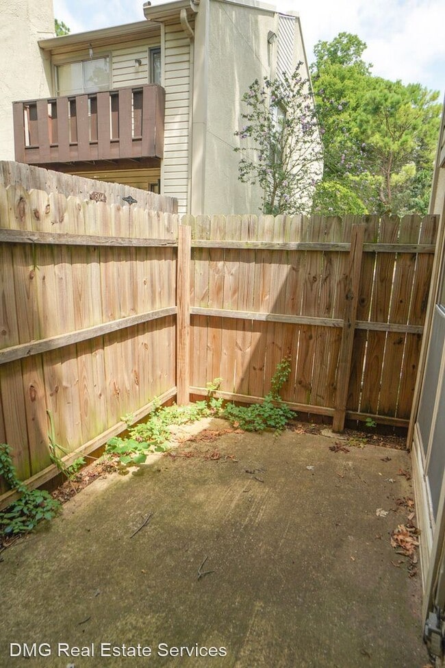 Building Photo - 1 br, 1.5 bath House - 811 Redbird Ln