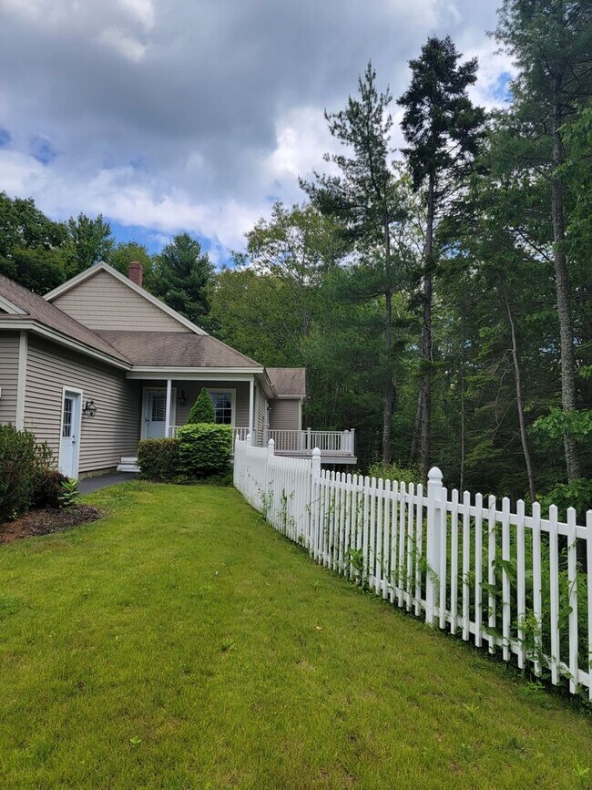 Foto del edificio - Charming Updated 2BR/ 2 BA with GARAGE, in...