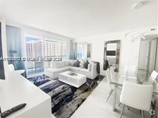 Building Photo - 3101 Bayshore Dr