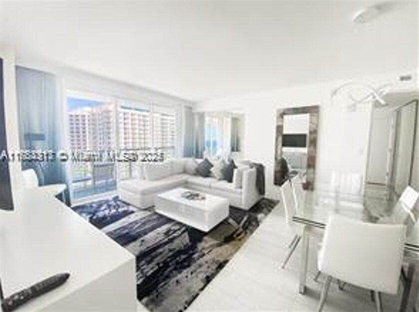 Primary Photo - 3101 Bayshore Dr