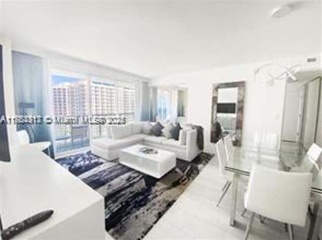 Building Photo - 3101 Bayshore Dr