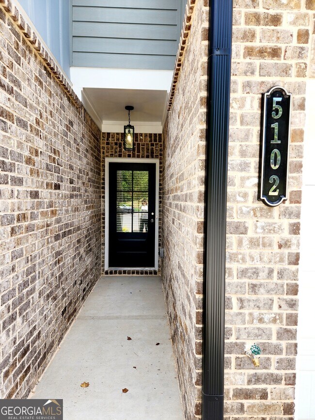 Foto del edificio - 5102 Hillington Wy