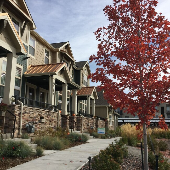 Building Photo - Beautiful 3 bed, 2.5 bath townhome in Loui...