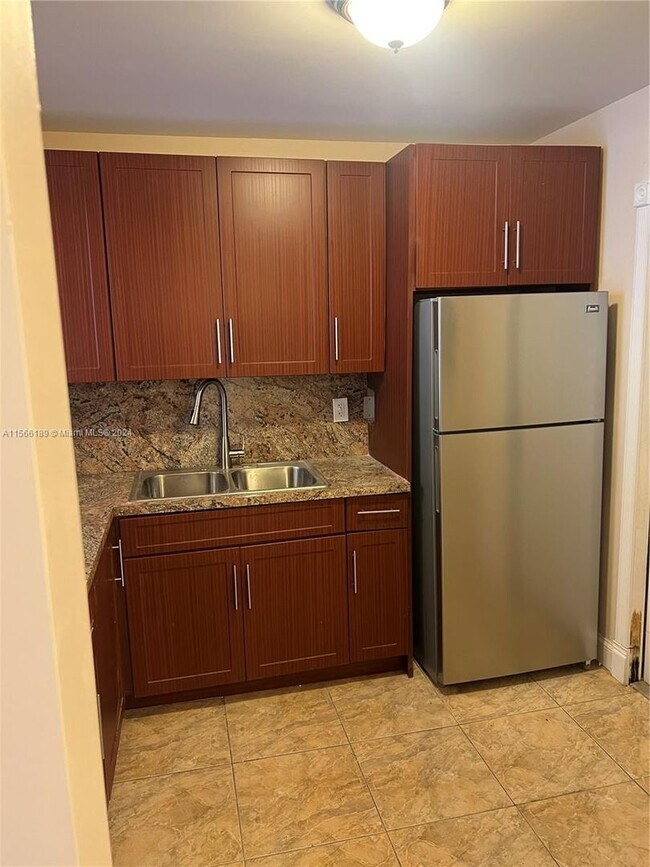 Building Photo - 15201 NE 6th Avenue C212, Miami, FL 33162