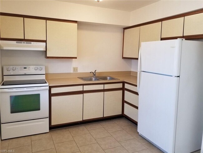 Building Photo - 4625 SW 8th Pl