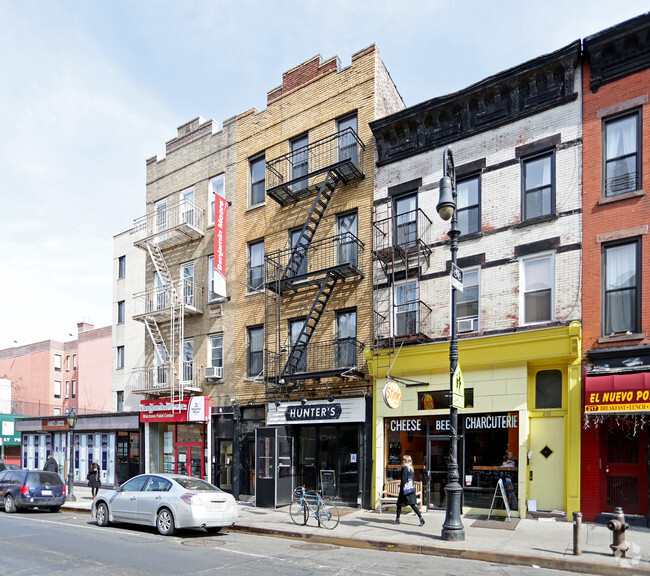 Building Photo - 213 Smith St