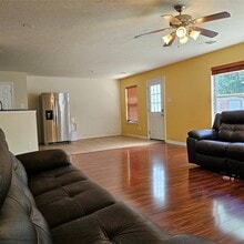 Building Photo - 11727 Madison Oak St