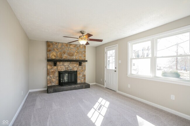 Foto del edificio - 8715 Timberwood Dr