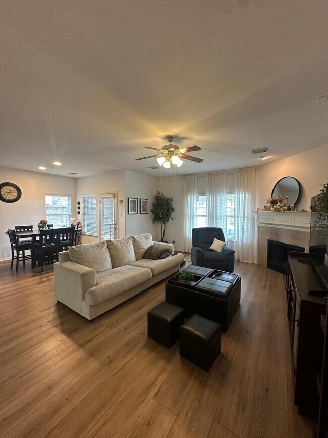 Foto del edificio - 9407 Herons Grove Ln