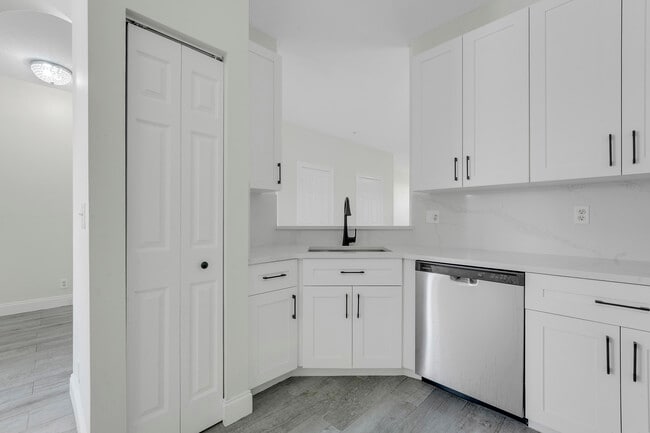 Building Photo - 108 Lighthouse Cir