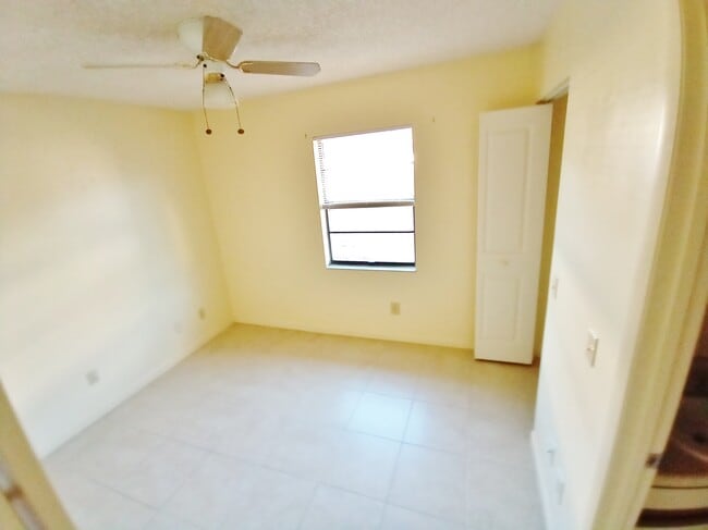Foto del edificio - 7665 Chase Rd