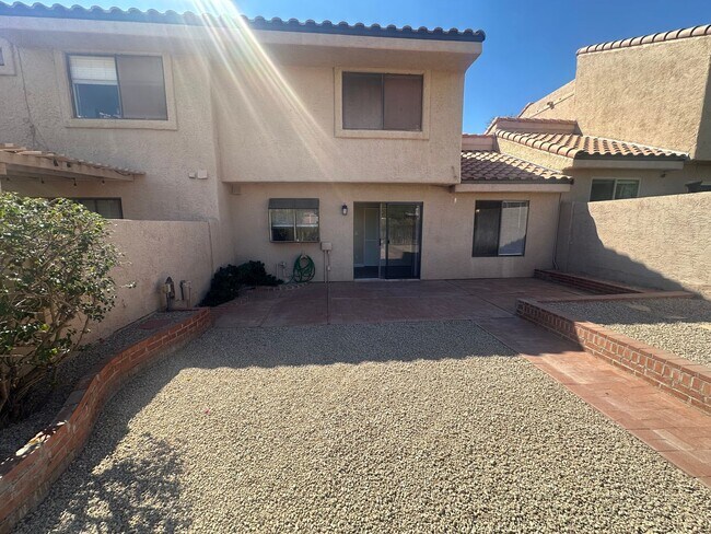 Foto del edificio - MARLBOROUGH PARK VILLAS UPDATED TOWN HOME ...
