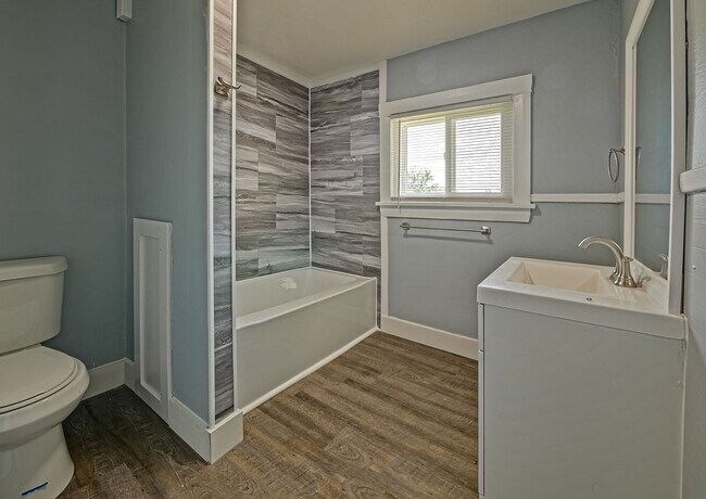 Foto del edificio - 862 Kenmore Blvd