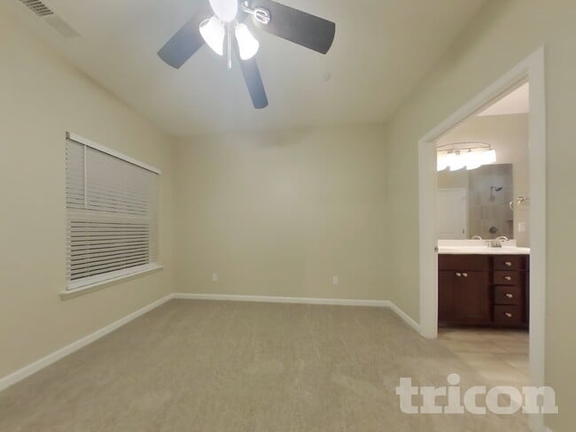 Building Photo - 502 Hickory Leaf Ct