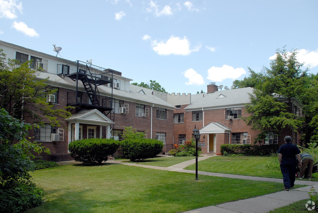 10 Hillside Ave, Englewood, NJ 07631 Apartments in Englewood, NJ