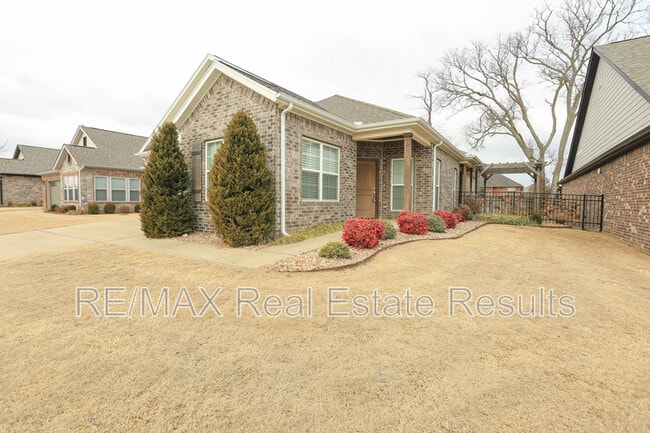 Photo - 2106 SW Huntwick Ave House