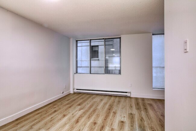 Building Photo - 2285 Rue St Mathieu