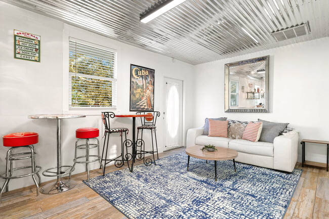 Foto del edificio - 15100 Sweetwater Ct