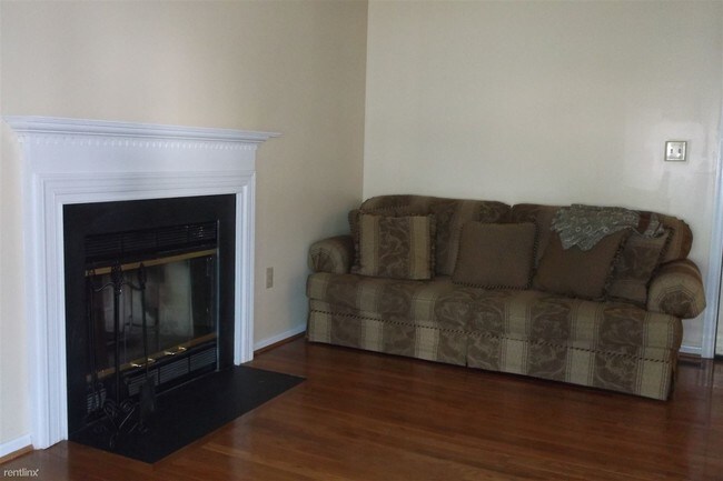 Building Photo - 10510 Nast Dr