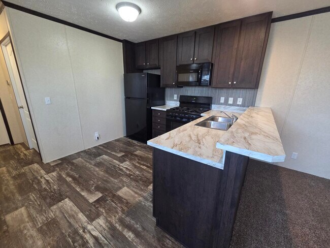 Building Photo - 212 Maple