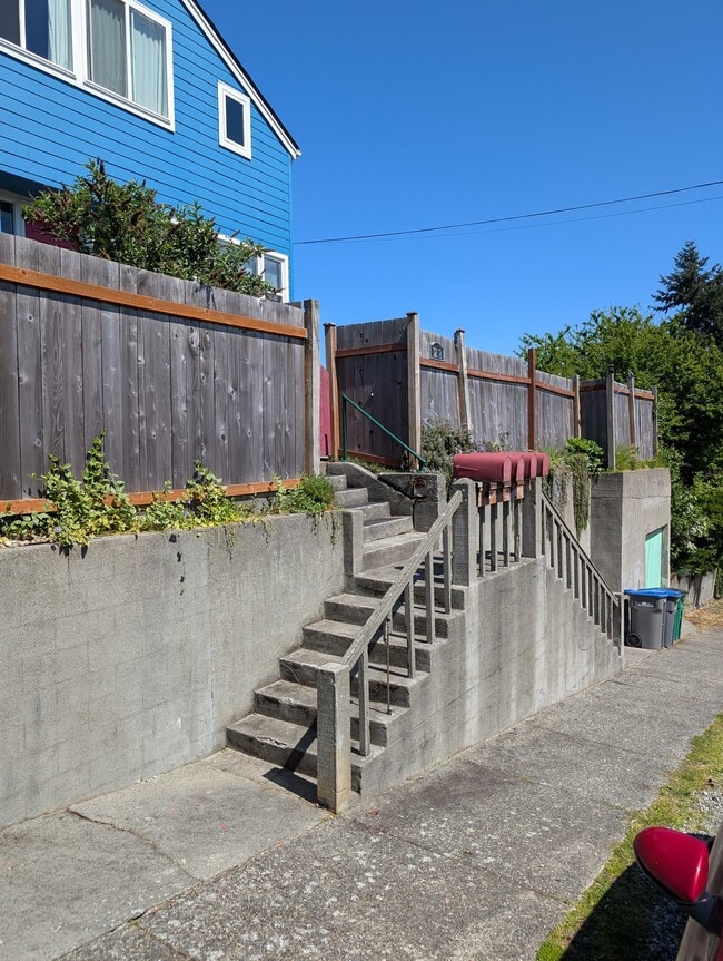 Building Photo - 1208 10th St