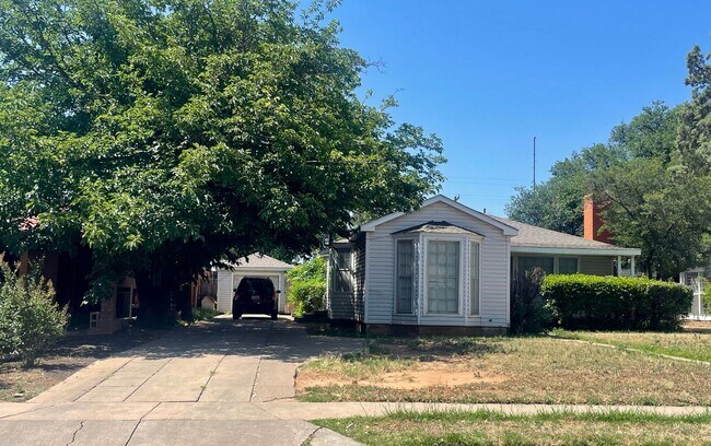 Building Photo - 4 bedroom  Available Aug 2025