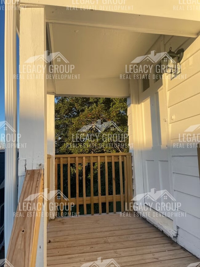 Building Photo - 2216 Mt Vernon Ave